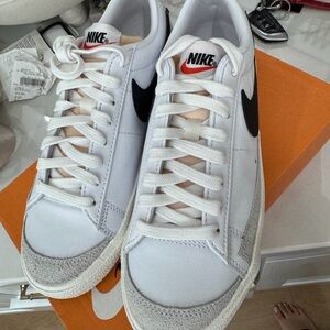 Nike women White and Black Classic Sneakers